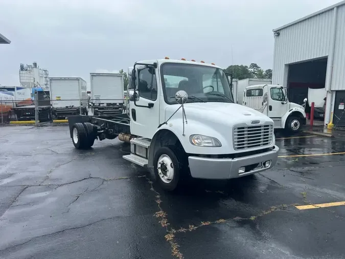 2020 FREIGHTLINER M2 1065c16740cc3972475abf223c351be768b