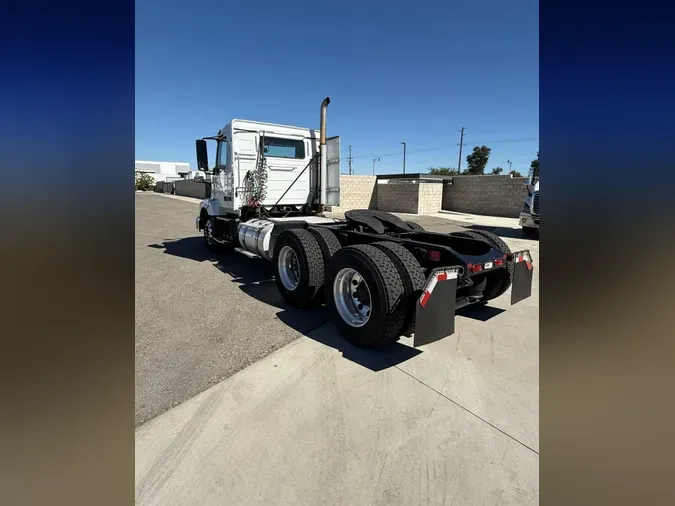 2018 VOLVO VNL64TRACTOR