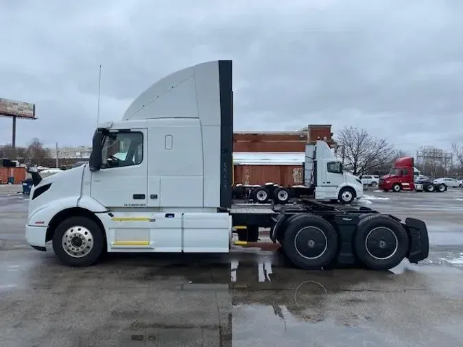2023 Volvo VNR64T400