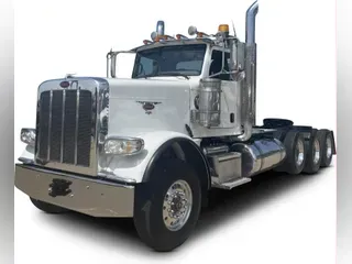 2015 Peterbilt 389