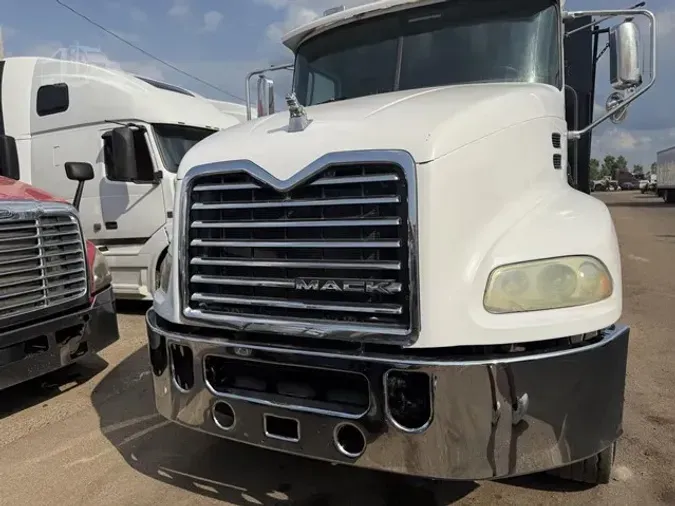 2005 MACK PINNACLE CXP613