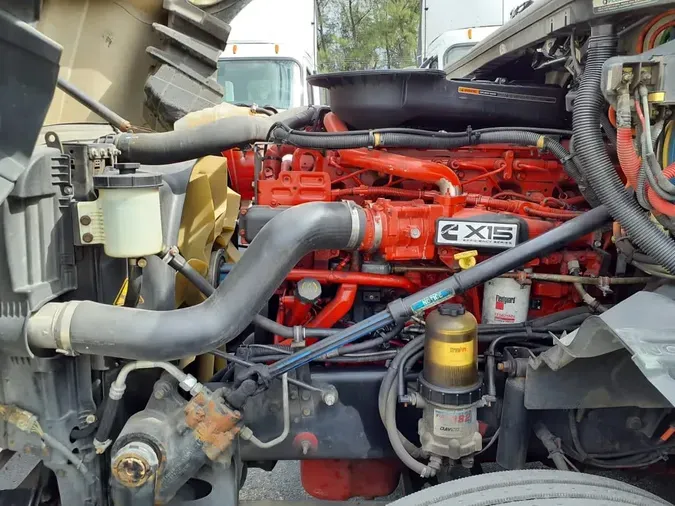 2019 NAVISTAR INTERNATIONAL LT625 SLPR CAB