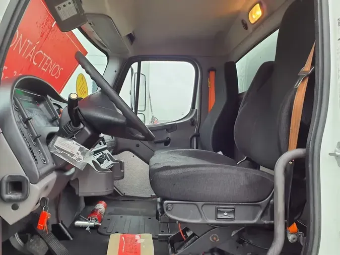2017 FREIGHTLINER M2 106
