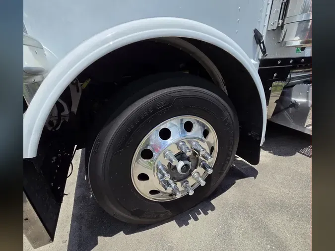 2023 Peterbilt 389