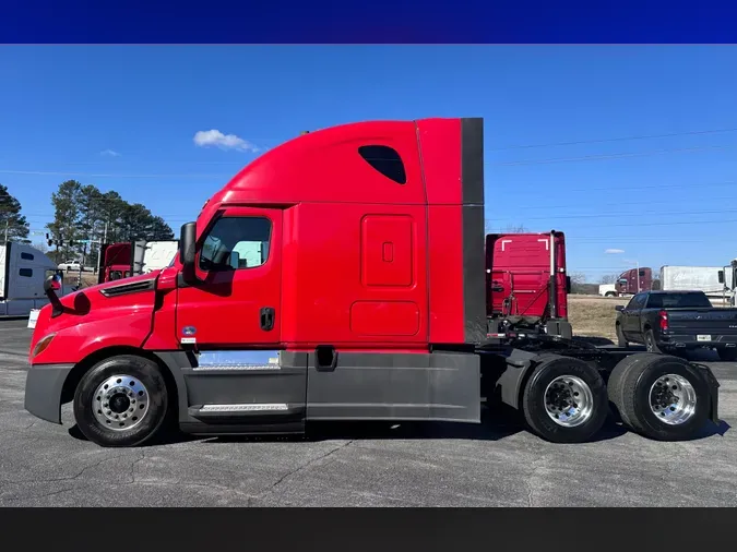 2021 FREIGHTLINER CASCADIA 126