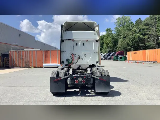 2020 Freightliner Cascadia 126