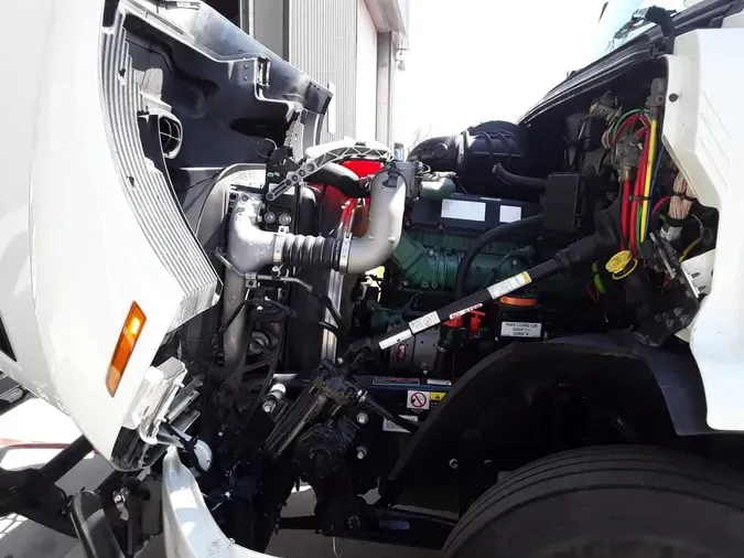 2020 VOLVO VNR64T-640