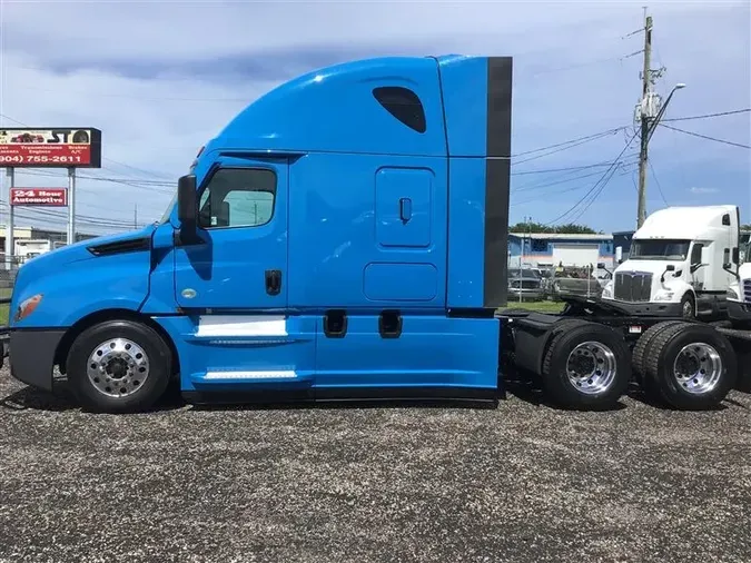 2021 FREIGHTLINER CA126