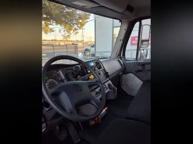 2019 FREIGHTLINER/MERCEDES M2 106