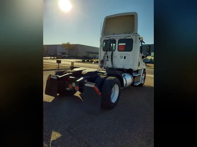 2018 FREIGHTLINER/MERCEDES CASCADIA 113