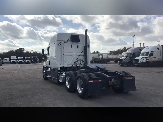 2021 Freightliner Cascadia 126