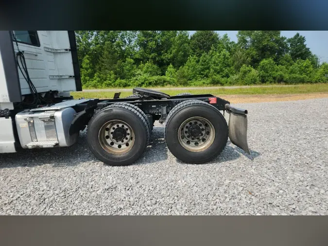 2019 Volvo VNL300