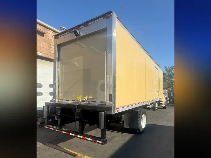 2019 FREIGHTLINER M2 106