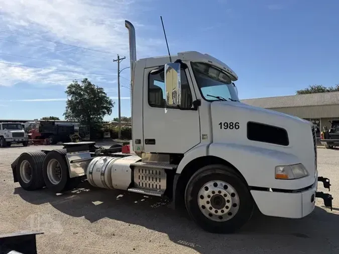 2017 VOLVO VNM64T2005c529225e9dad3a9197cefe1993d9f4d