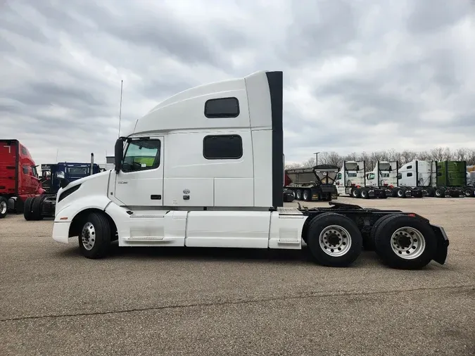 2022 VOLVO VNL64T860