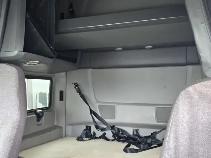 2019 NAVISTAR INTERNATIONAL LT625 SLPR CAB