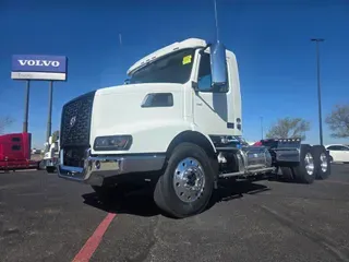 2025 VOLVO VHD64BT300