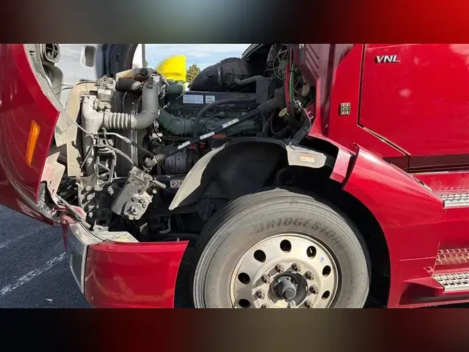 2022 VOLVO VNL64T300