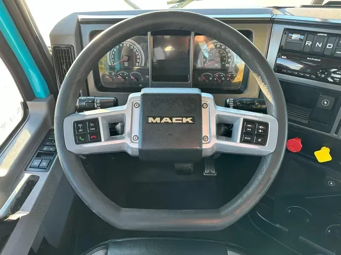 2020 MACK AN64T