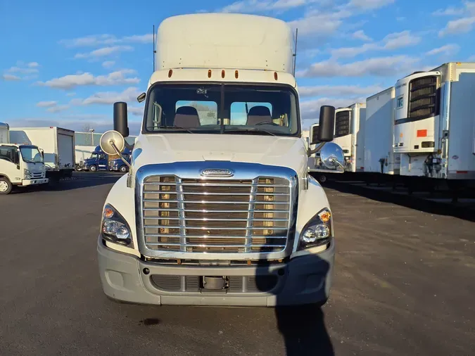 2019 FREIGHTLINER/MERCEDES CASCADIA 125