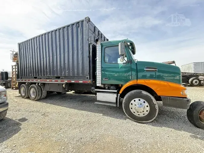 2003 VOLVO VHD104B200