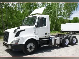 2014 VOLVO VNL300