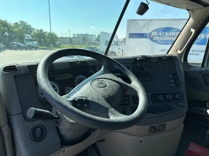 2017 Freightliner X12564ST