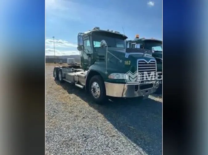 2017 MACK CXU613