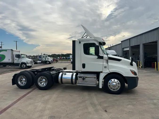 2018 FREIGHTLINER CASCADIA 126