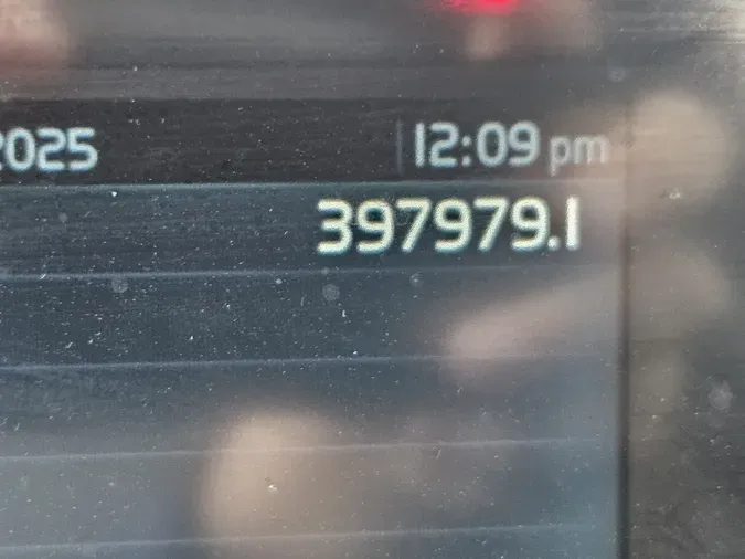 2022 VOLVO VNL64T740