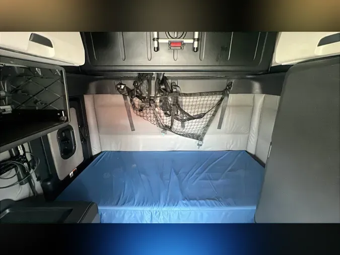 2022 Freightliner Cascadia 126