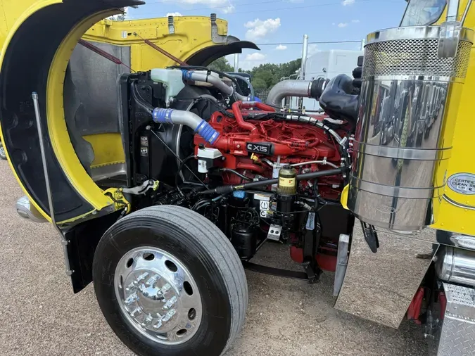 2023 Peterbilt 389