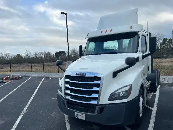 2018 Freightliner T12664ST