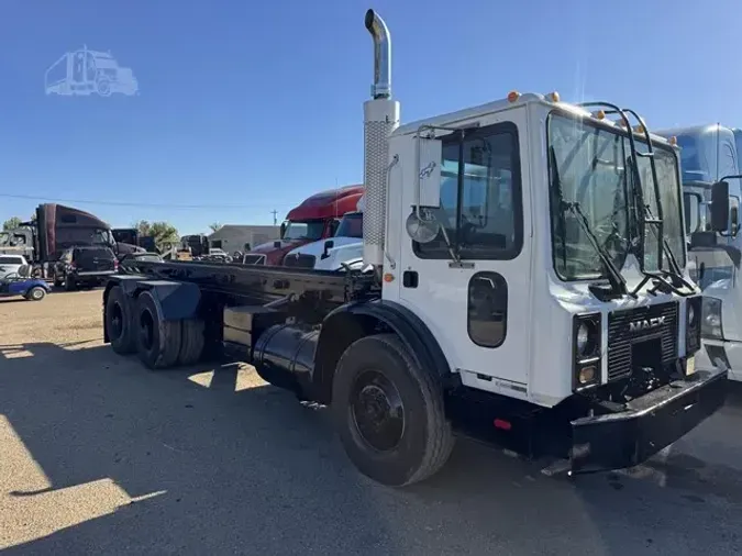 2001 MACK MR688S5c7969ef6b776cb0711da156492ff54c