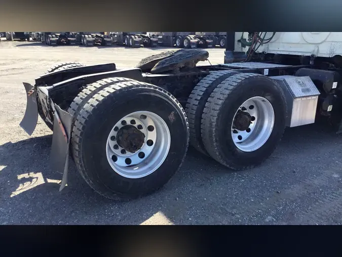 2020 Freightliner Cascadia 126