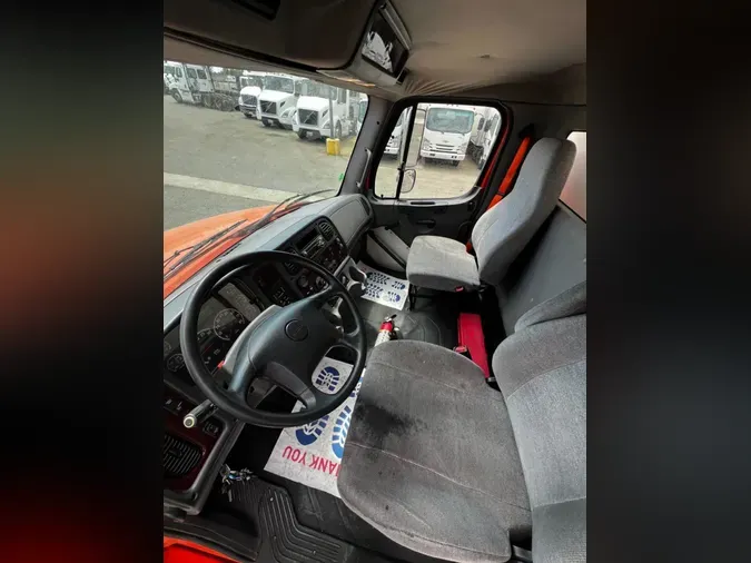 2018 FREIGHTLINER M2 106