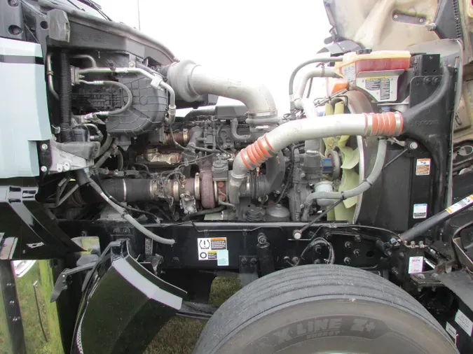 2023 Kenworth W990