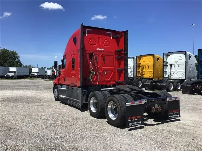 2022 FREIGHTLINER CASCADEVO1