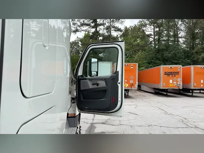 2022 Freightliner Cascadia 1265c8946c34637ff45cb597f6fc8b92821