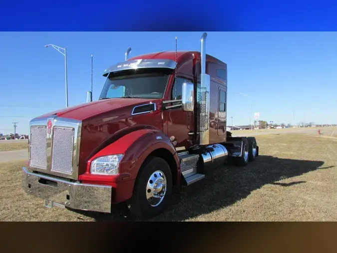 2026 Kenworth T880