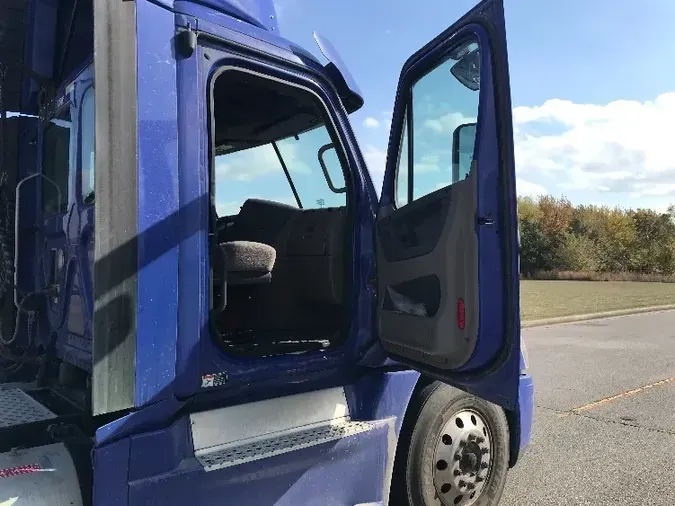 2017 FREIGHTLINER X12564ST