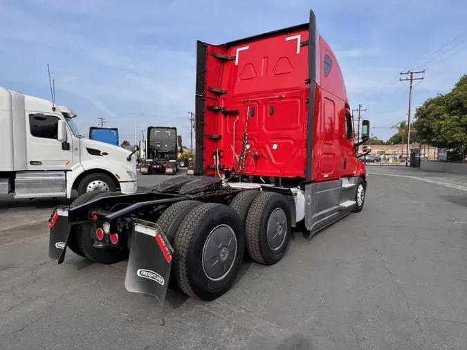 2021 Freightliner Cascadia