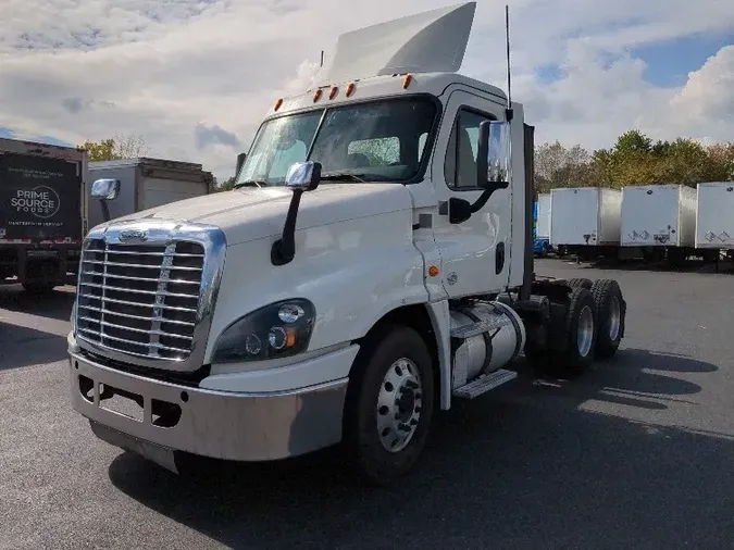 2017 Freightliner X12564ST