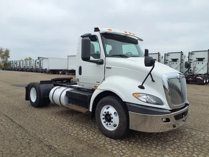 2019 NAVISTAR INTERNATIONAL RH613 DAYCAB S/A