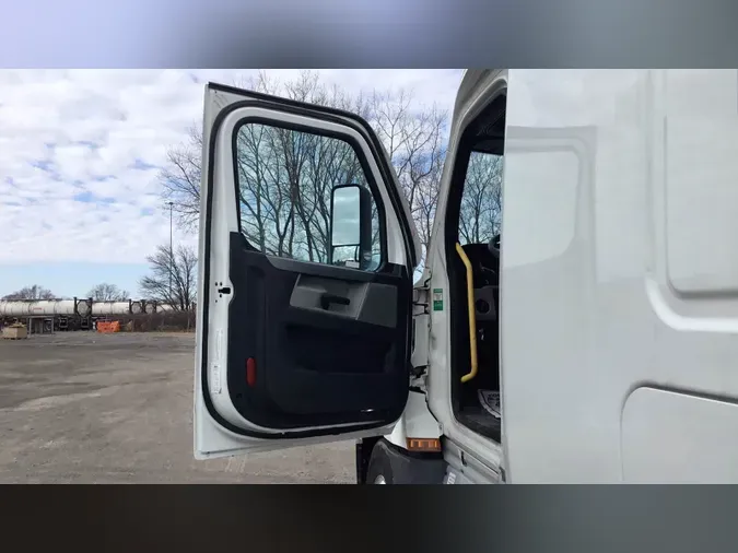 2022 Freightliner Cascadia 126