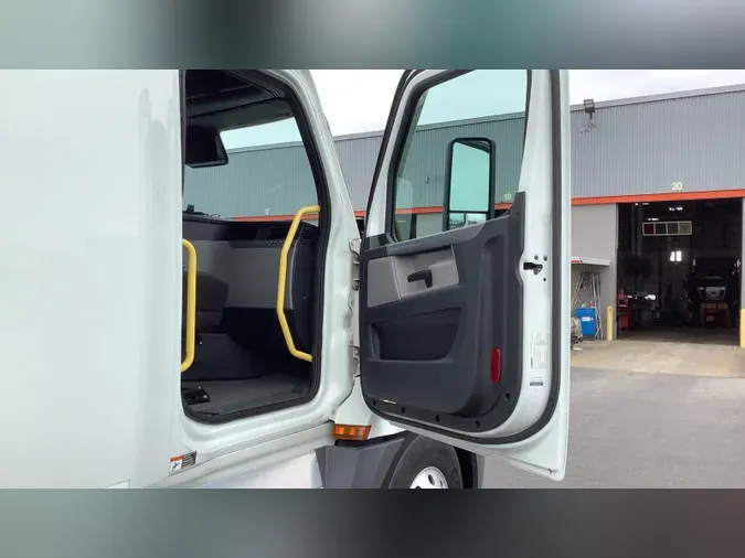 2022 Freightliner Cascadia 126