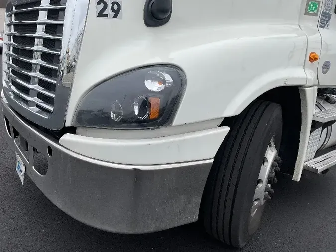 2019 Freightliner X12564ST