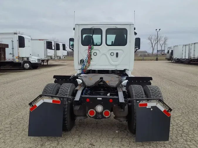 2019 FREIGHTLINER/MERCEDES CASCADIA 113