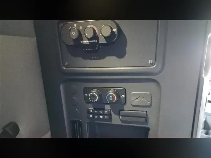2022 FREIGHTLINER CA126