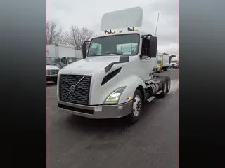 2019 VOLVO VNL64T-300